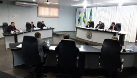 Professor de Rolim de Moura é acusado de fazer acordo com diretora para passar...