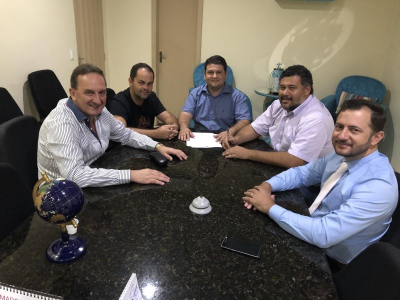 Reunião foi hoje no gabinete da prefeitura