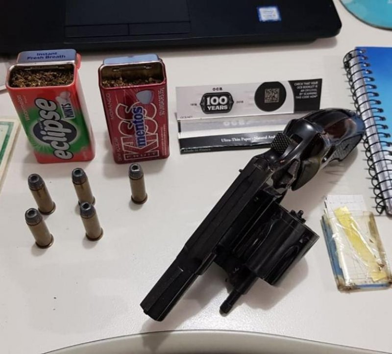 Falso juiz é preso pela PRF com arma, droga e munições
