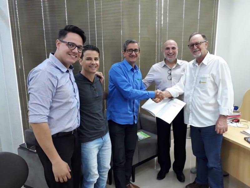 Diretoria da Acirm e Sicredi firmam parceria para promoção Show de Prêmios