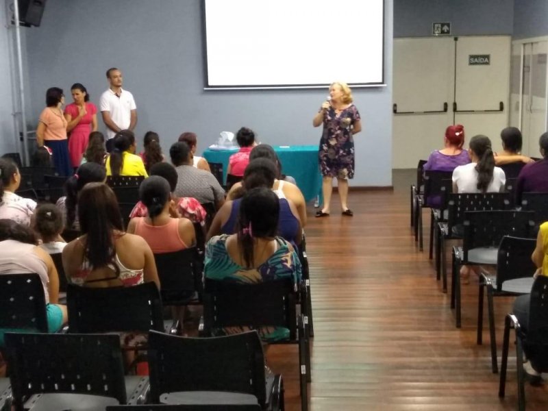 Rolim de Moura - Serviço de fortalecimento de vinculo realiza reunião com participantes do programa