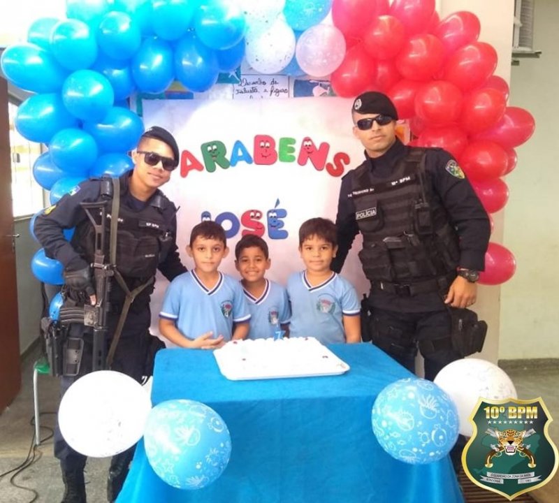 Polícia Militar do 10º BPM em Migrantinópolis realiza sonho de criança ao participar de aniversário surpresa
