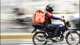 Câmara quer salário mínimo por hora para entregadores de apps como iFood e...