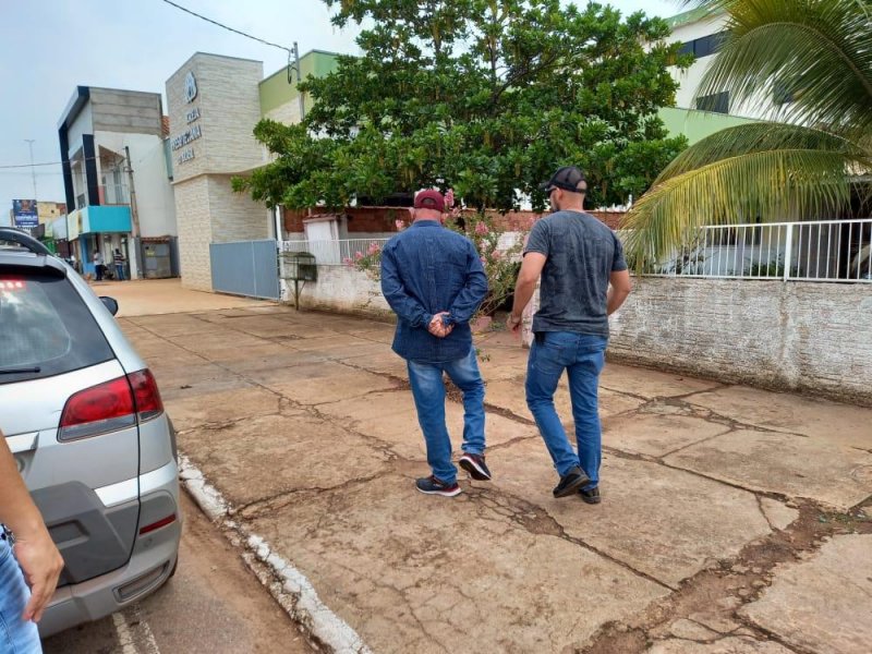 O suspeito foi preso para que as investigações prosseguissem, de forma que as testemunhas pudessem colaborar com a justiça.