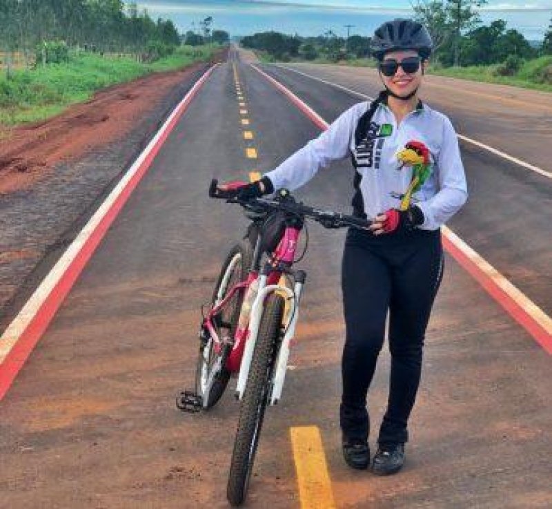 A servidora pública, Juliana Pereira está feliz com a construção da ciclovia, em Rolim de Moura.
