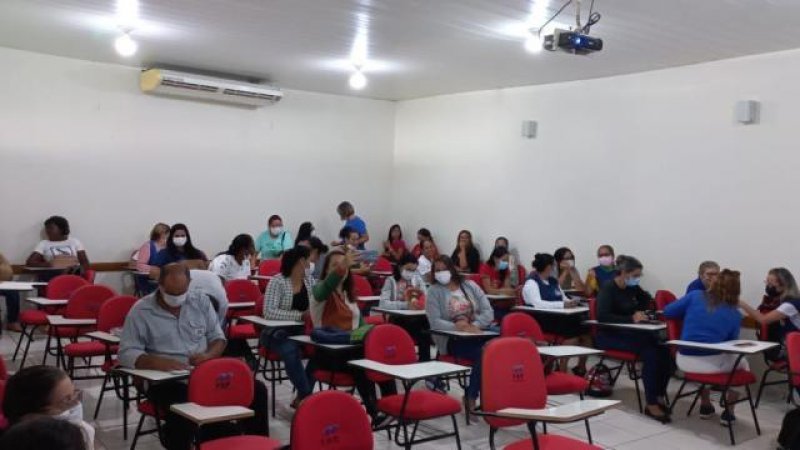 Foto 2 da matéria: Agentes de saúde de Rolim de Moura participam de capacitação oferecida pela Fiocruz durante esta semana