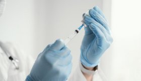 Covid: vacina atualizada da Pfizer mostra forte resposta contra nova variante