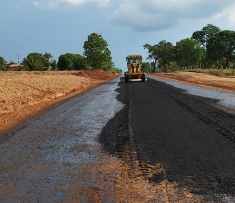 Jean Oliveira é atendido e obras de asfaltamento avançam na rodovia-135 no distrito de Vila Marcão