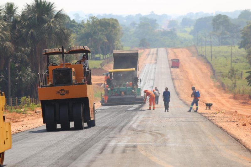 Obra de asfaltamento avança na Linha 45 entre Santa Luzia d’Oeste e São Felipe d’Oeste