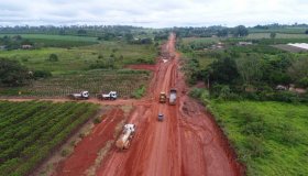 Obras de asfaltamento avançam na rodovia-135, no distrito de Vila Marcão