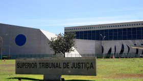 STJ reconhece direito de mãe adotar filha biológica após maioridade