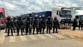 Vídeo: após ação de tropas de choque, BR-364 é totalmente liberada em...