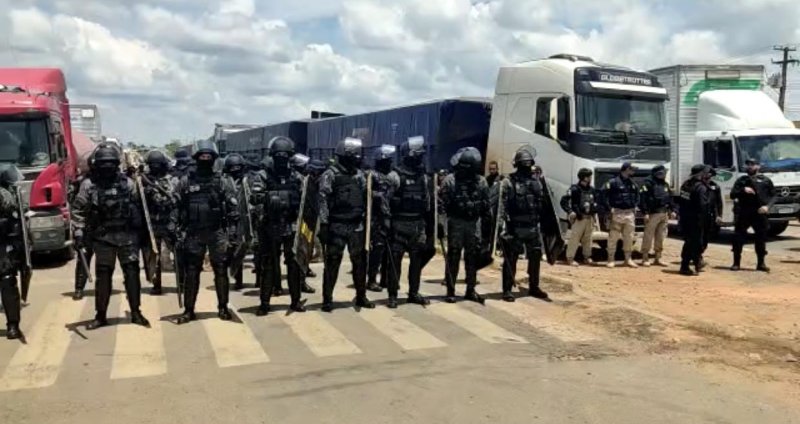 Vídeo: após ação de tropas de choque, BR-364 é totalmente liberada em Ariquemes