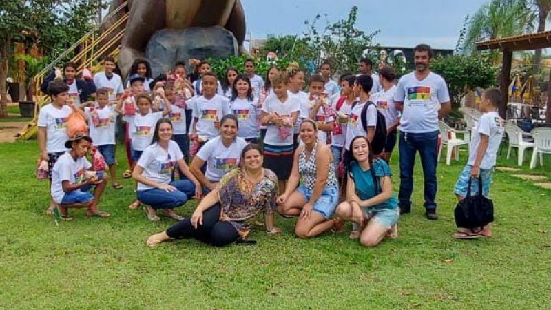 Foto 3 da matéria: Atividades do Serviço de Fortalecimento de vínculos encerrado com festa na AABB em Rolim de Moura