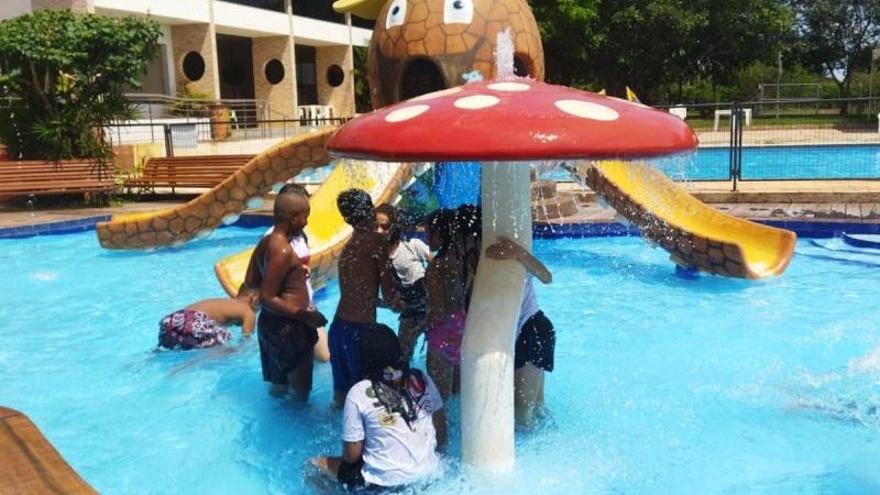 Foto 1 da matéria: Atividades do Serviço de Fortalecimento de vínculos encerrado com festa na AABB em Rolim de Moura