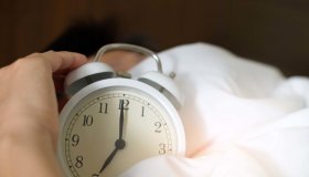 Dormir com cobertor pesado ajuda a ter sono mais profundo e reparador