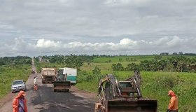 DER realiza manutenção na Rodovia 383, entre Cacoal e o distrito de Nova...