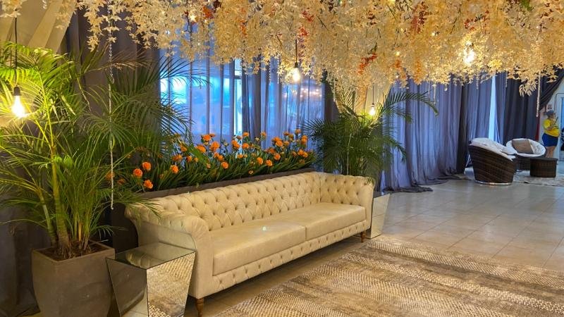 Foto 2 da matéria: Evento na AABB de Rolim de Moura. Confira decoração de casamento