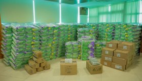 Mais de quatro mil kits de cuidados pessoais são entregues pelo Governo às...