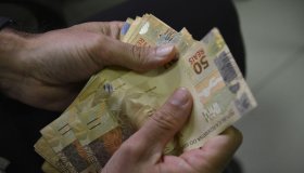 Bolsa Família: famílias maiores terão adicional de R$ 50
