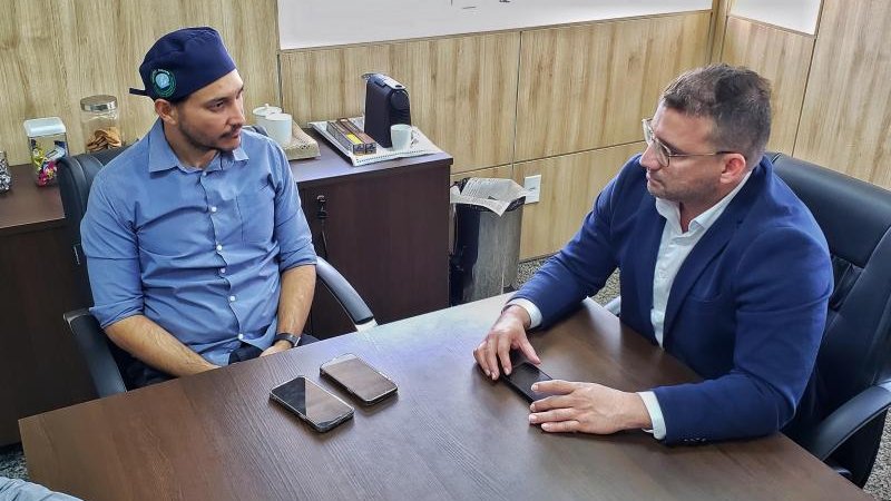 Foto 1 da matéria: Deputado Ribeiro do Sinpol e Fernando Máximo se unem para tratar sobre o PCCS