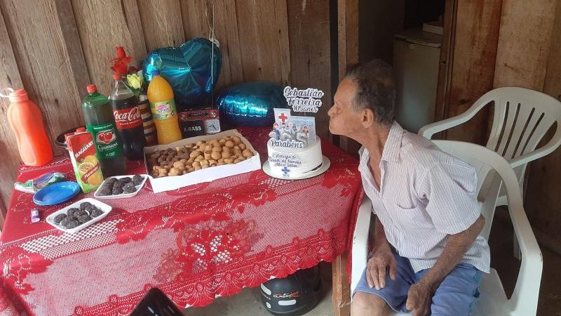 Foto 1 da matéria: Paciente completa 105 anos e ganha festa de aniversário da UBS em Rolim de Moura
