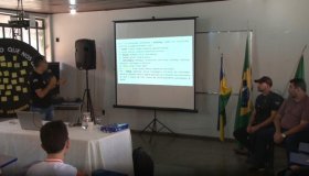 Policiais civis da Delegacia Especializada no Atendimento a Mulher (DEAM)...