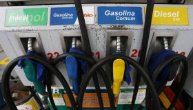 Preço médio da gasolina fica em R$ 6 pela terceira semana seguida nos postos...