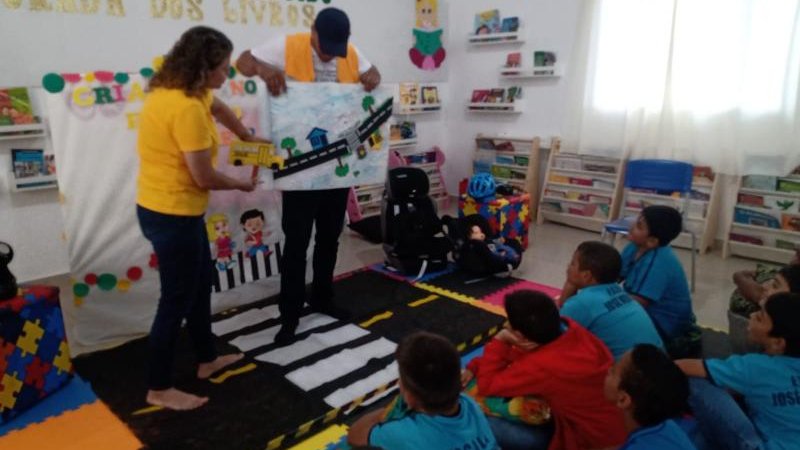 Foto 3 da matéria: Ciretran de Rolim de Moura realiza palestras e apresentações de peças teatrais para alunos da Educação Infantil e Ensino Fundamental