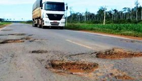 Buracos na BR-364: Dnit diz que vai contratar empresa para restaurar trecho...