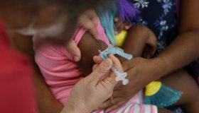 Covid-19 recua e aumentam infecções respiratórias entre crianças