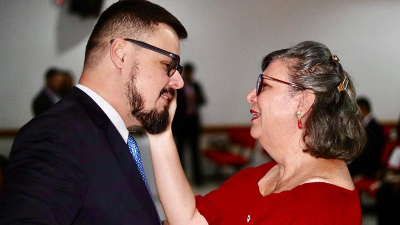 Foto 5 da matéria: Em uma cerimônia cheia de emoção, novos advogados recebem credenciais da OAB em Rolim de Moura