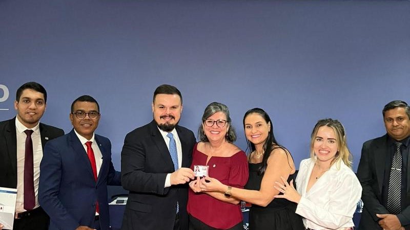 Foto 4 da matéria: Em uma cerimônia cheia de emoção, novos advogados recebem credenciais da OAB em Rolim de Moura