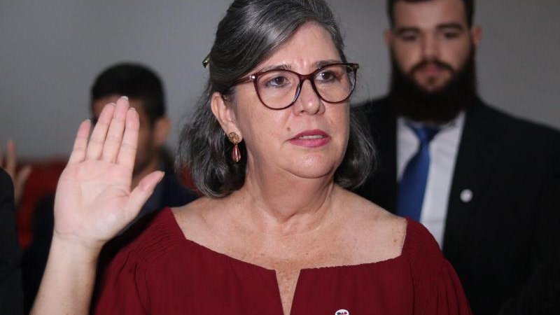 Foto 1 da matéria: Em uma cerimônia cheia de emoção, novos advogados recebem credenciais da OAB em Rolim de Moura
