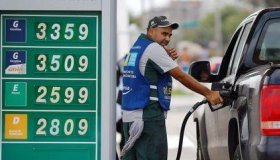 Etanol e gasolina ficam mais caros nos postos; preço do diesel cai