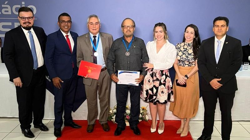 Foto 4 da matéria: Ex-presidentes da Subseção de Rolim de Moura são homenageados com a Medalha Valter Nunes de Almeida
