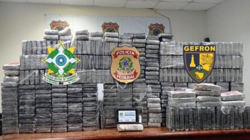 Foto 3 da matéria: NÚCLEO DE INTELIGÊNCIA DA PM DE CACOAL EM AÇÃO CONJUNTA COM A PF E O GEFRON/MT APREENDERAM MAIS DE 420 KG DE COCAÍNA EM CACOAL
