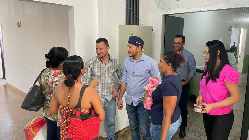 Foto 4 da matéria: Prefeito e Secretário Municipal de Saúde recebe o deputado federal Fernando Máximo no hospital Amélio João da Silva de Rolim de Moura