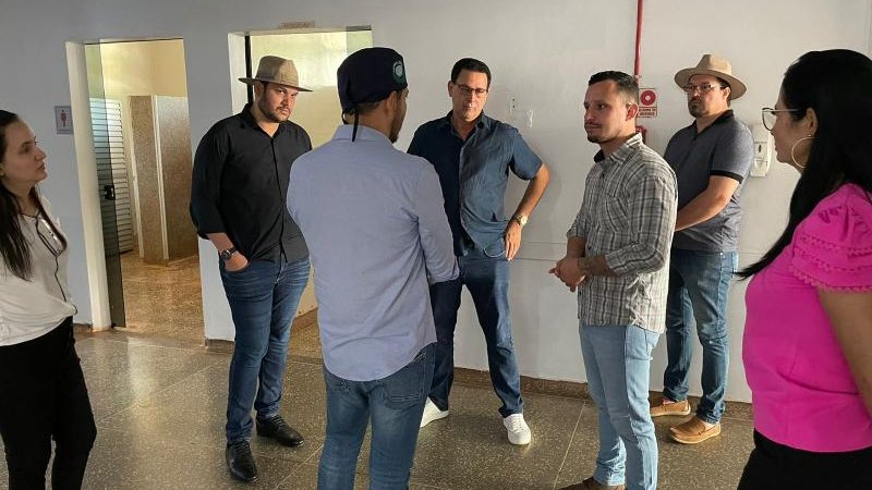 Foto 6 da matéria: Prefeito e Secretário Municipal de Saúde recebe o deputado federal Fernando Máximo no hospital Amélio João da Silva de Rolim de Moura
