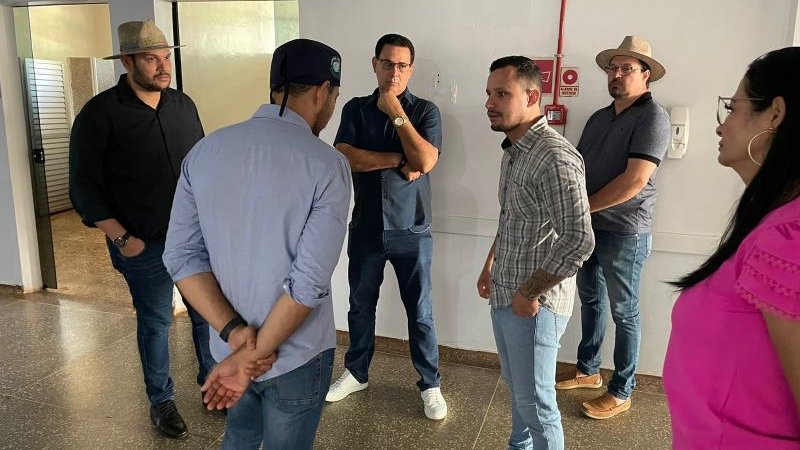 Foto 2 da matéria: Prefeito e Secretário Municipal de Saúde recebe o deputado federal Fernando Máximo no hospital Amélio João da Silva de Rolim de Moura