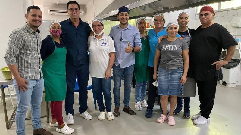 Foto 3 da matéria: Prefeito e Secretário Municipal de Saúde recebe o deputado federal Fernando Máximo no hospital Amélio João da Silva de Rolim de Moura