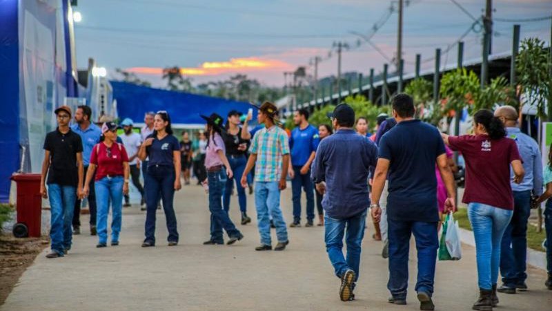 Foto 3 da matéria: Primeiro dia da Rondônia Rural Show é marcada por lançamentos e visitação do público