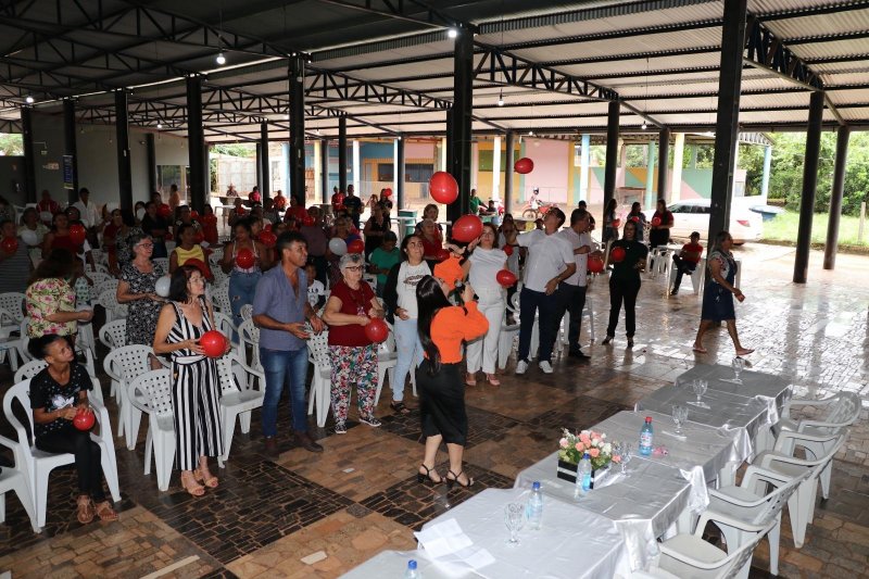 Terceira idade comemora dia das mães no encontro dos idosos em Rolim de Moura