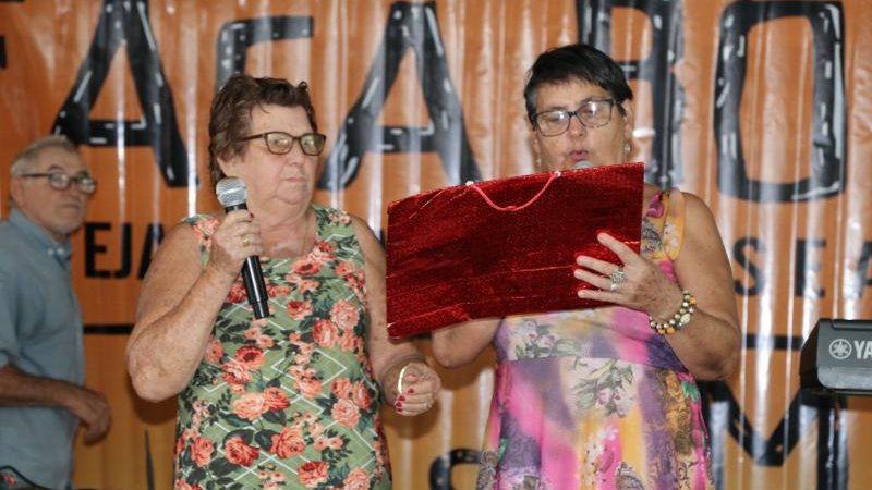 Foto 3 da matéria: Terceira idade comemora dia das mães no encontro dos idosos em Rolim de Moura