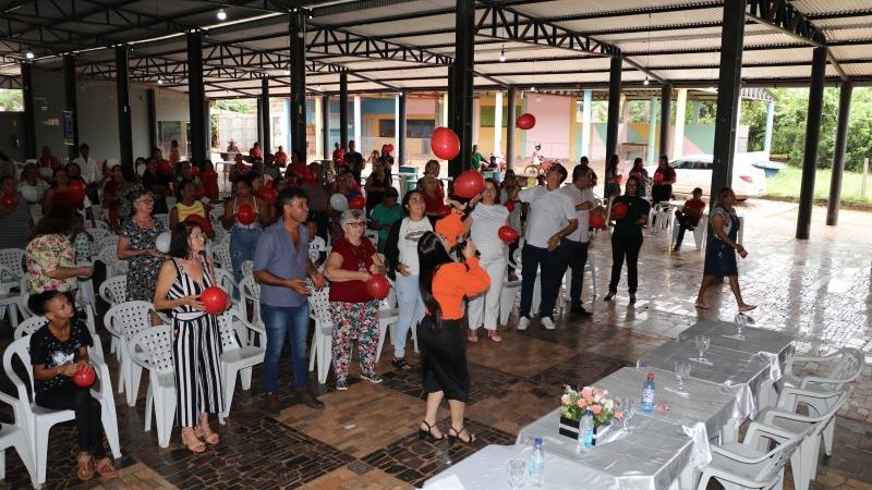 Foto 2 da matéria: Terceira idade comemora dia das mães no encontro dos idosos em Rolim de Moura