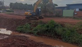 Concluindo o Beira Rio, SEMOSP avança com limpeza nos bairros de Rolim de Moura