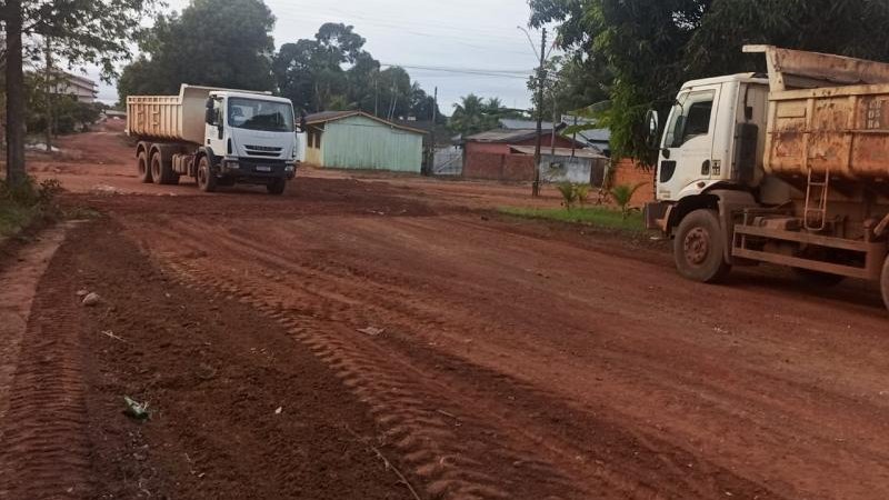 Foto 3 da matéria: Concluindo o Beira Rio, SEMOSP avança com limpeza nos bairros de Rolim de Moura