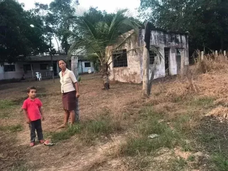 Dona Arenil Oliveira, 52 anos, mora na vila desde que nasceu / Foto: Júlio Olivar