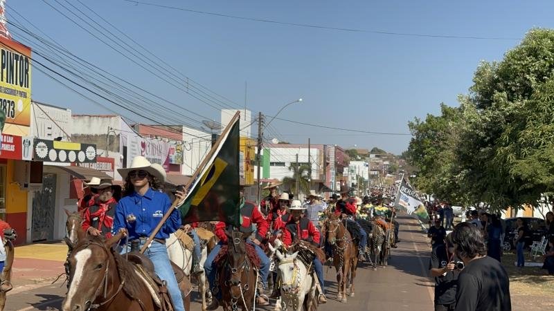 Foto 8 da matéria: Rolim de Moura: Cavalgada da 34ª Expoagro é um sucesso; confira as comitivas premiadas