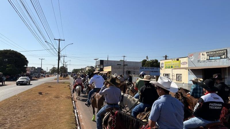 Foto 9 da matéria: Rolim de Moura: Cavalgada da 34ª Expoagro é um sucesso; confira as comitivas premiadas
